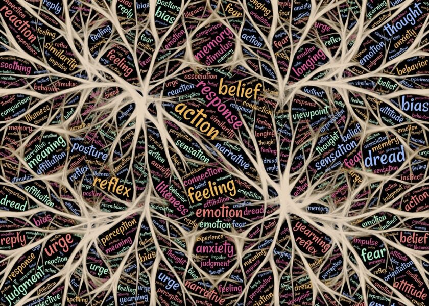 Persona riflessiva in meditazione, simboleggiando il cambiamento attraverso il mindset causativo per la libertà interiore